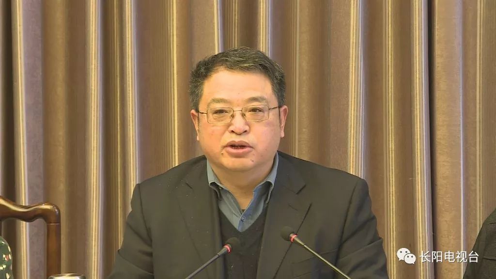 1月19日,我县民营企业座谈会召开,县委书记赵吉雄出席会议并讲话.
