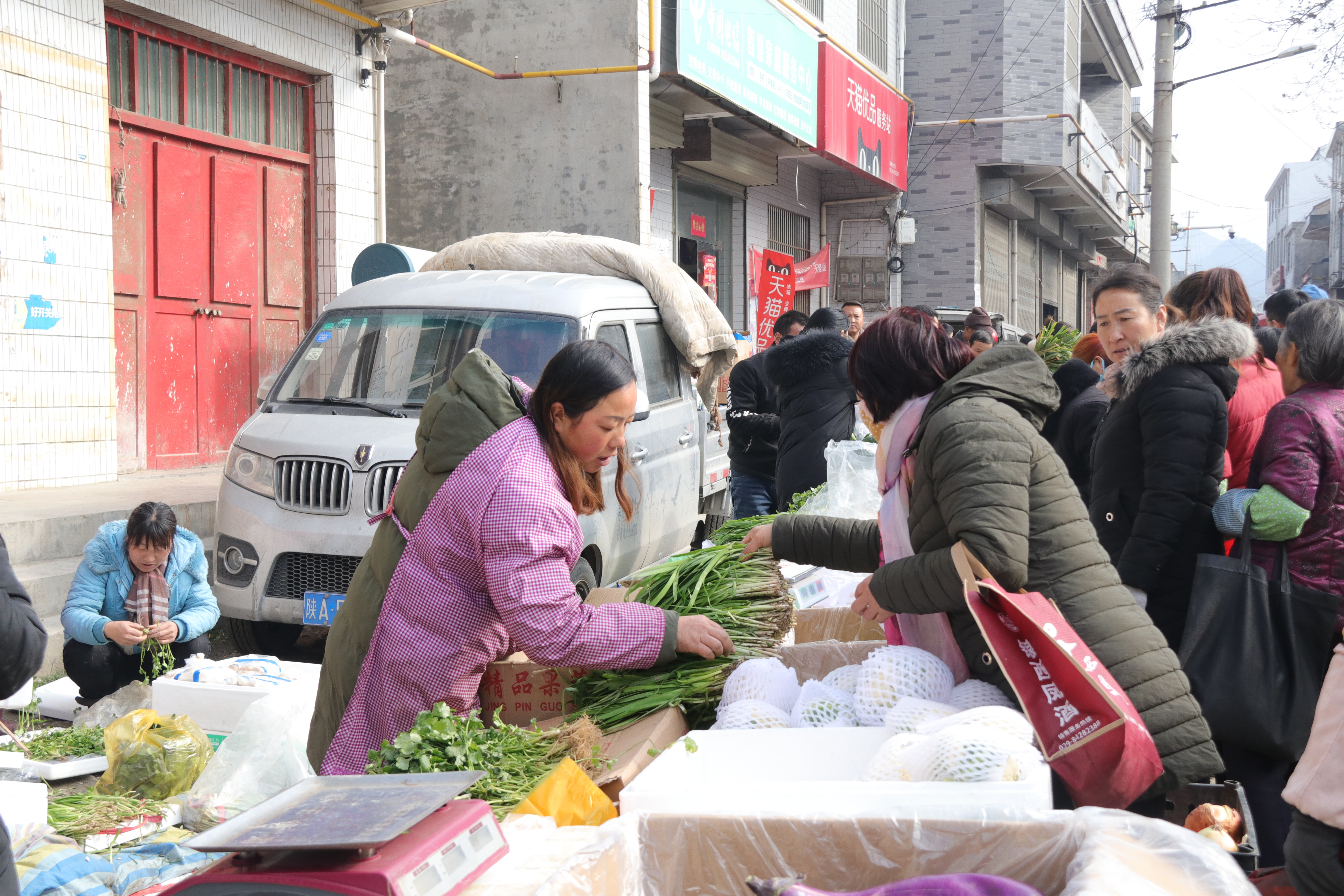 走进西安最东的农村集市蓝田灞源街头感受那熟悉的味道