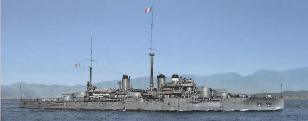 在一战前,法国计划建造的里昂级战列舰预计会装备16门主炮,主炮口径