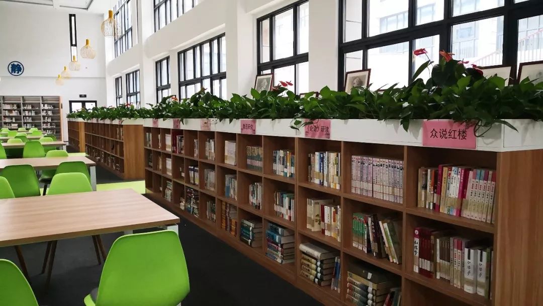 在?去金山校园图书馆逛逛