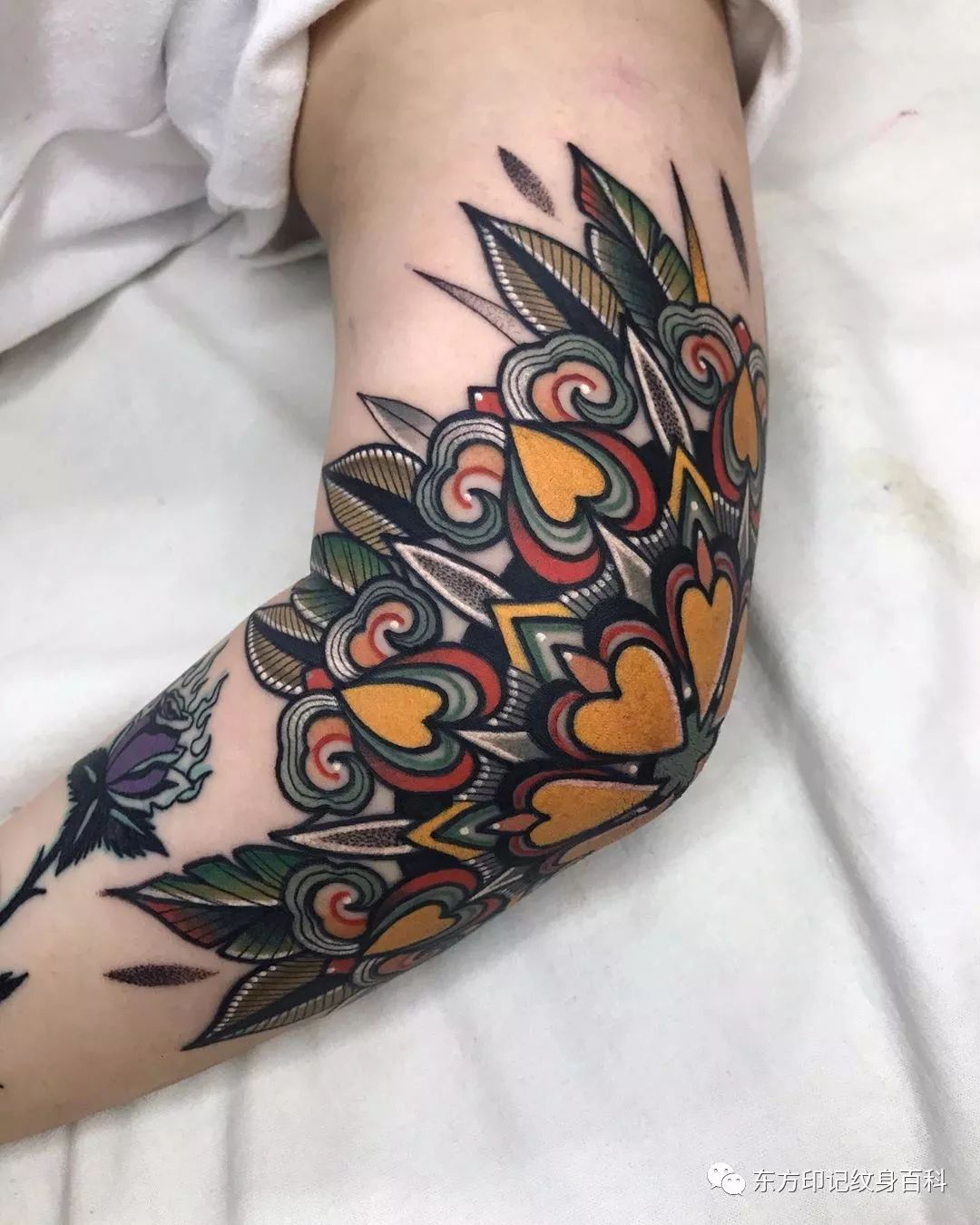 肘膝关节部位纹身