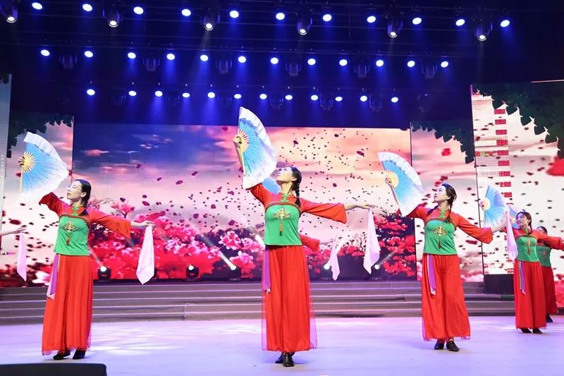 舞蹈串烧 时代的呼唤(映山红,我的祝福你听见了吗,走进新时代)男女声