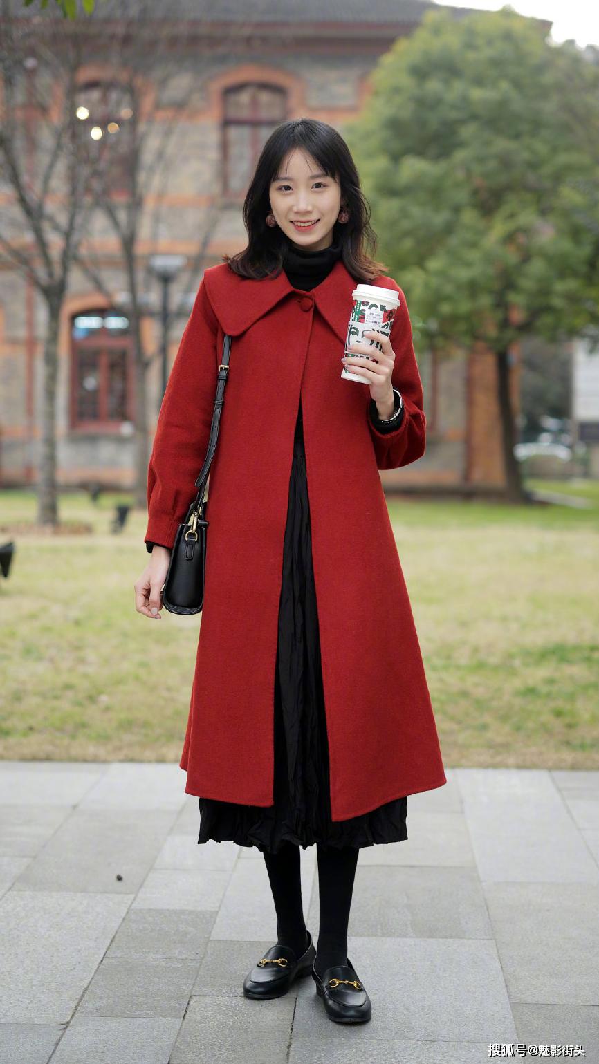 冬天穿呢子大衣的美女,款式新颖颜色靓丽,穿出好身材好气质