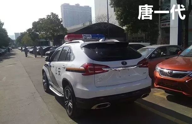 5秒破百的比亞迪唐做警車,別說改裝車,在馬路上飆車遇到唐,連一眾性能