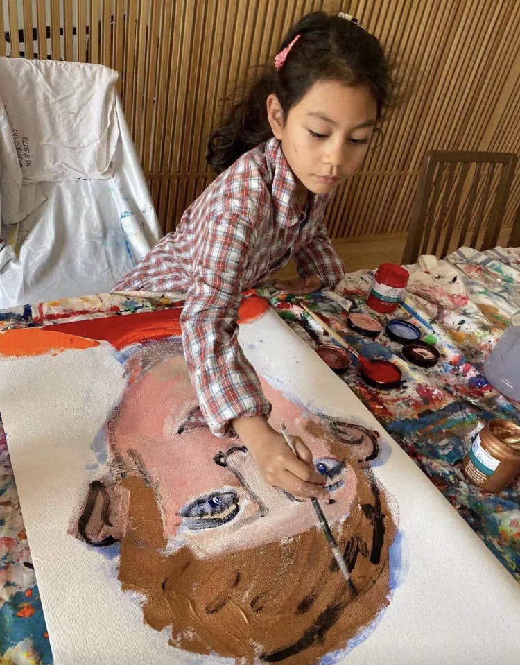 刘烨小女儿霓娜迎8岁生日 母亲安娜晒美照为其庆生