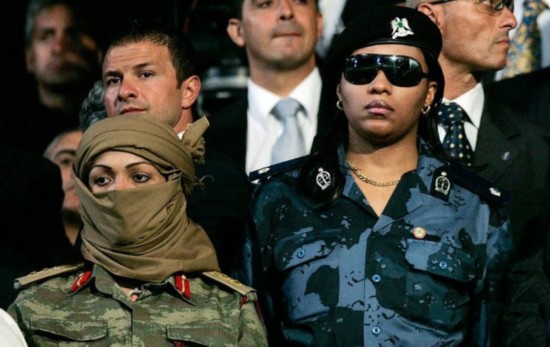 原创卡扎菲的美女保镖有多漂亮出访意大利时总理的眼神说明了一切