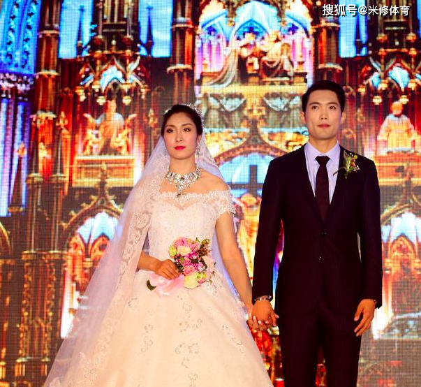 殷娜出生于1988年2月,17岁就入选了陈忠和时期的中国女排.