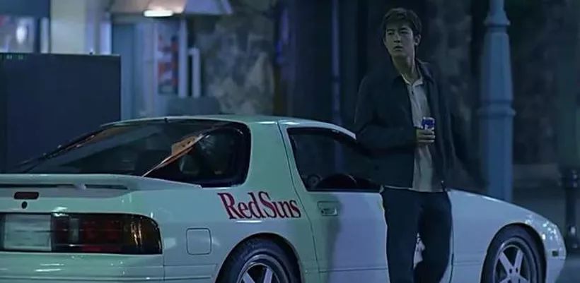 人称赤城的白色彗星也就是马自达的rx-7而是高桥凉介的那辆fc3s最喜欢