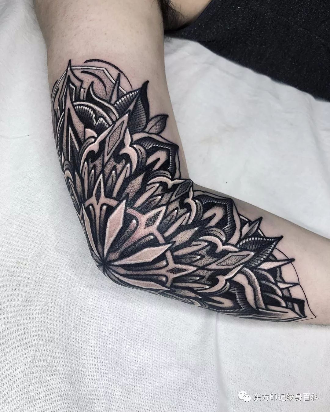 肘膝关节部位纹身