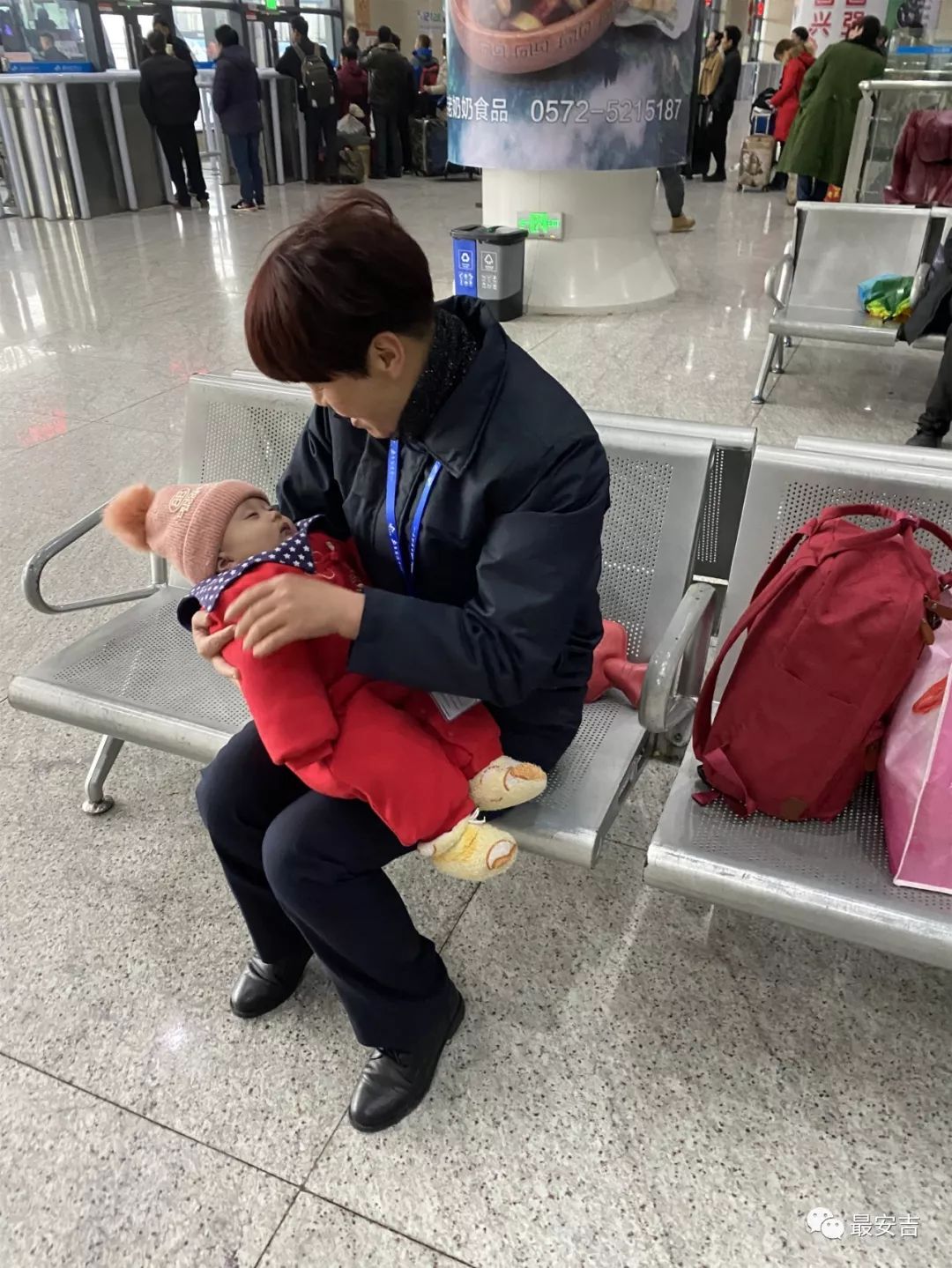 这些小温暖便是最美的春运记忆