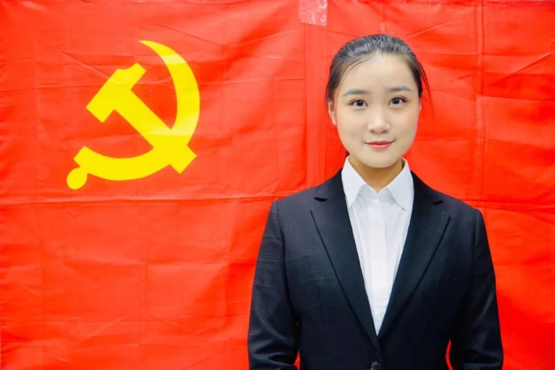 年9月9日民族民间舞陆级证书;2014年1月沙区"华育杯"道德规范社区卫士