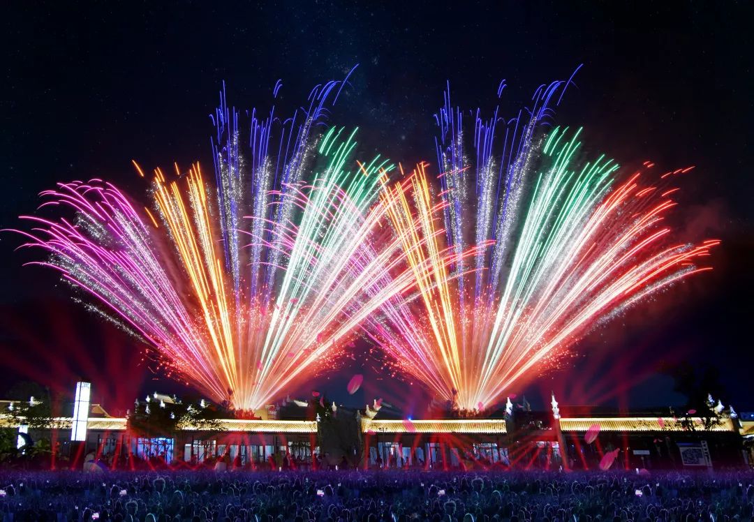 万载古城烟花特别多大年初三初四初五燃情演绎