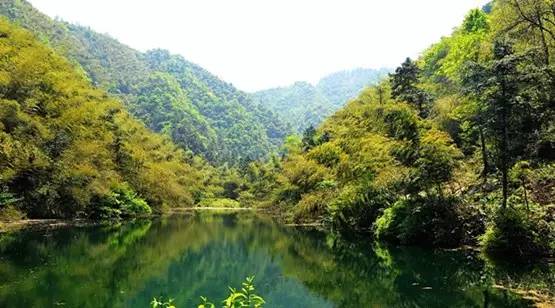 大乘山位于冷水江市境东南禾青镇和三尖乡境内,属雪峰山余脉,形成于