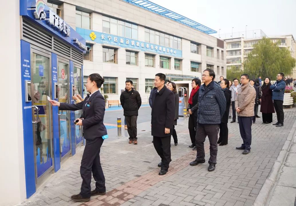 深入基层一线处走访慰问暖人心市委常委副市长吴清一行