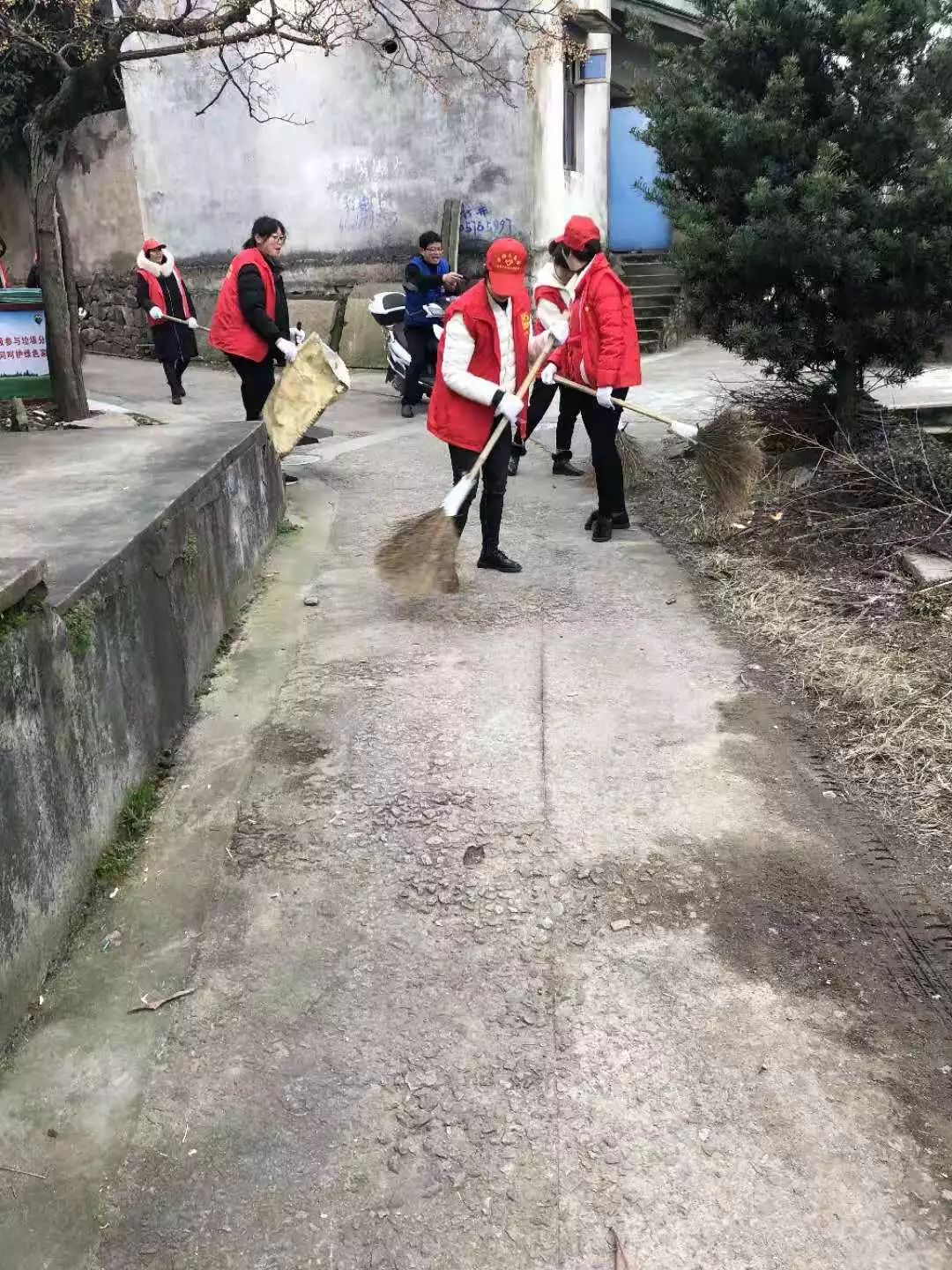 观海卫镇开展迎新春洁家园活动