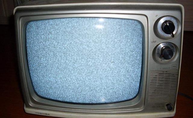 30多年前,黑白电视折磨人的经历,谁还记得?_春晚