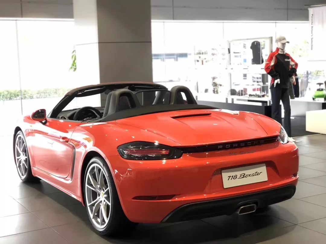 对于大咖的问题,"小牛"车主解释,他当时为前女友购买保时捷718的原因