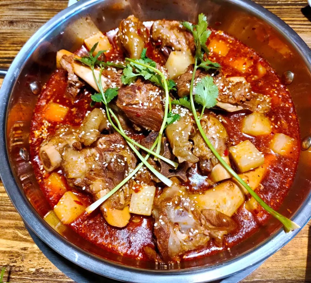 羊心,羊肝等……羊棒骨,羊拐筋,羊蝎子想吃"全羊宴"?