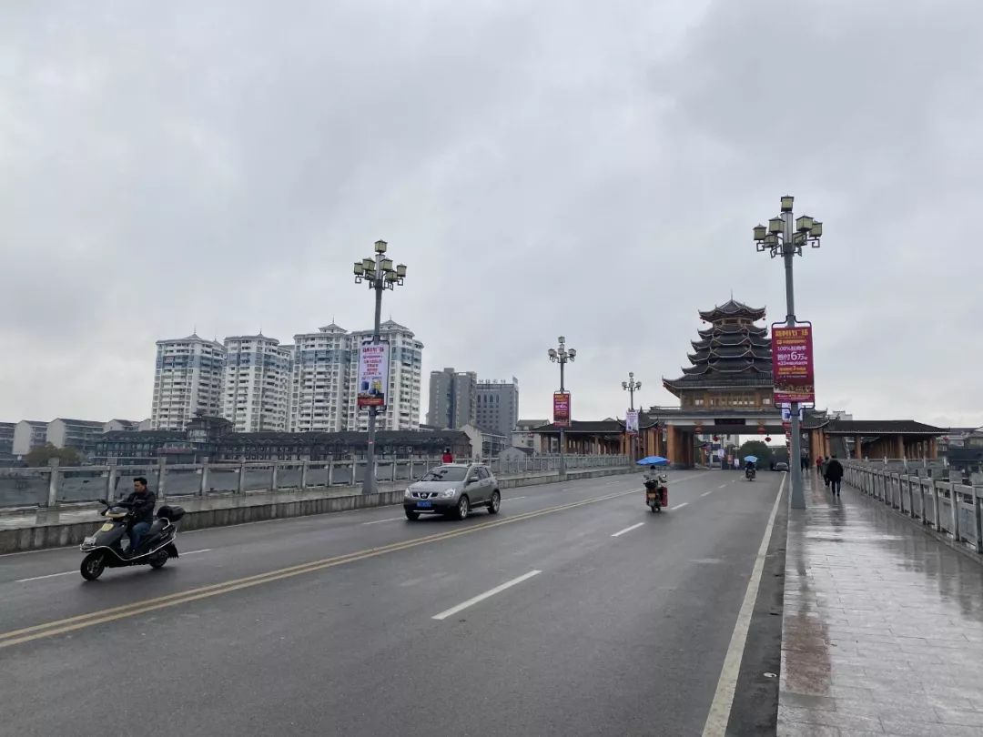 芷江三桥往明山路方向目前可以驾车通行了!