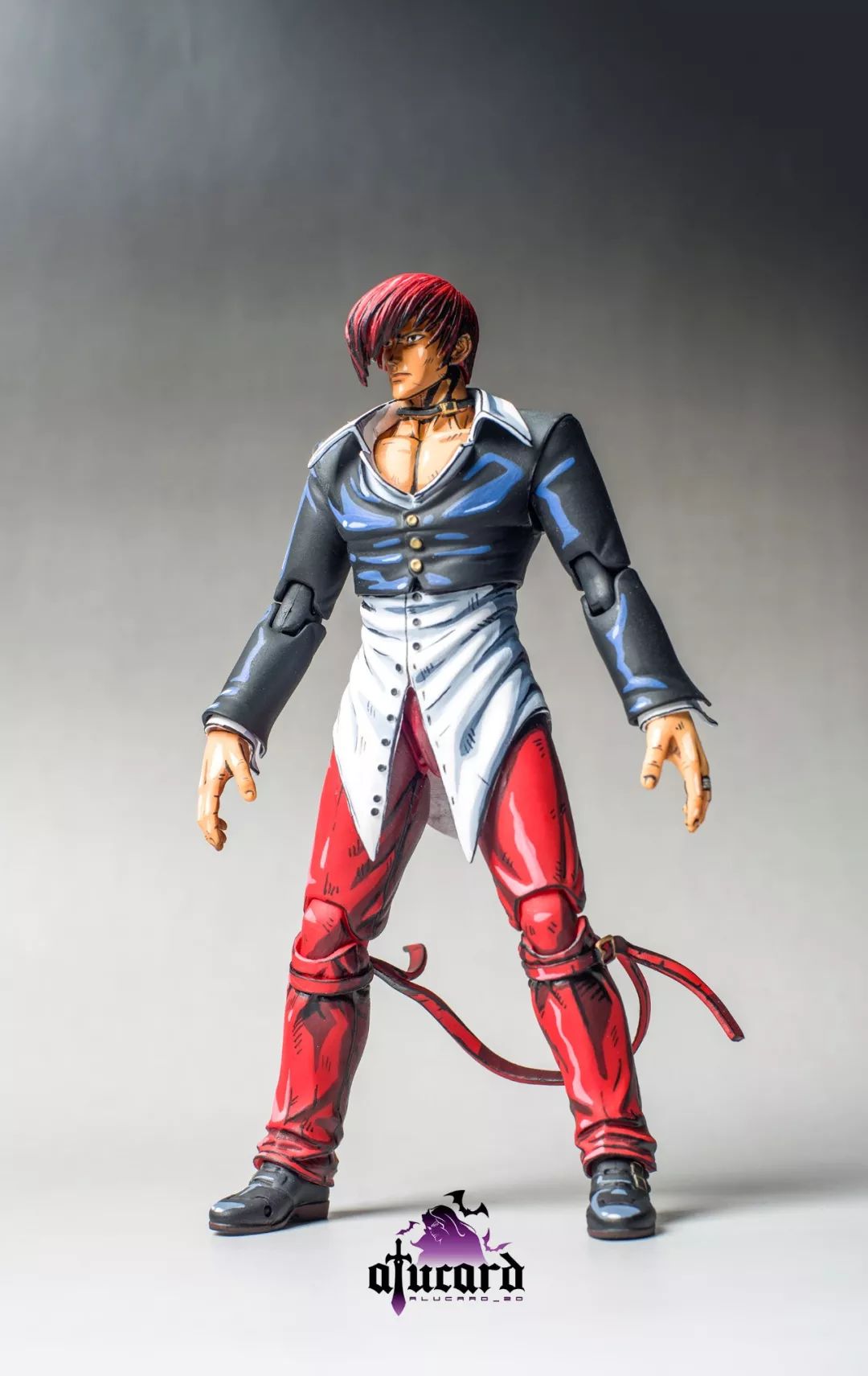 二次元八神庵,在马赛克背景中,他就是高清的存在