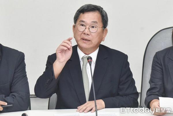 高铁丢300万的陈明文登记参选挑战民进党永远的总召柯建铭