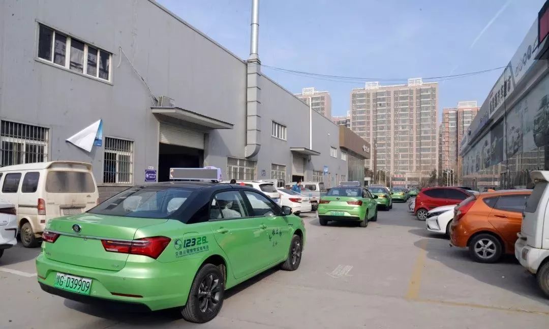 长垣首批新能源出租车投入使用!