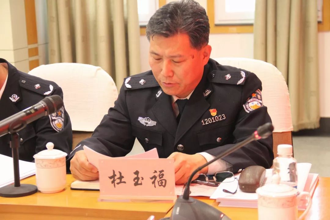 向群众汇报忠诚为要干净为本担当为先深化党对监狱工作的绝对领导