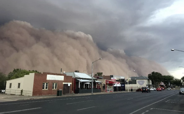 澳大利亚迎来巨型沙尘暴现场画面触目惊心