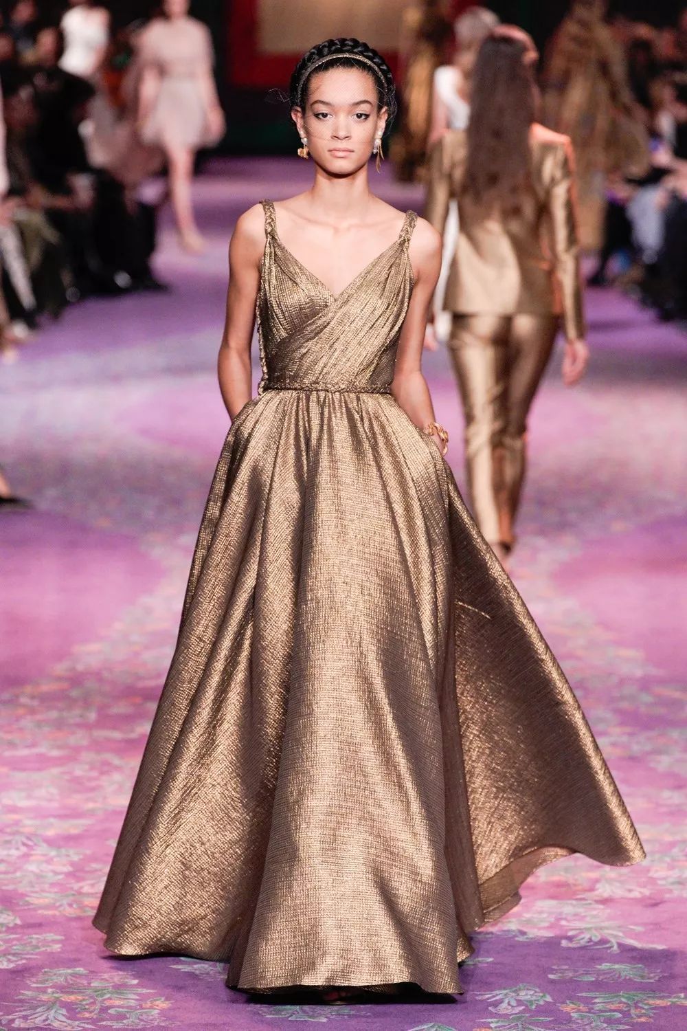 dior问了全世界一个问题:如果女性统治了世界呢?