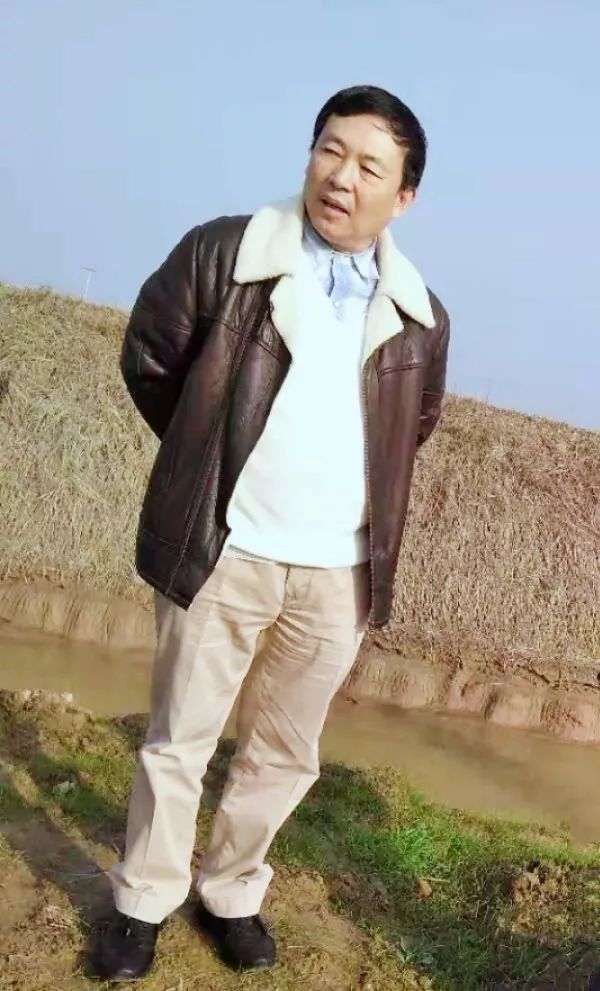 著名企业家投资家段力平总裁成为义箪稻粱黑钻年卡第一人