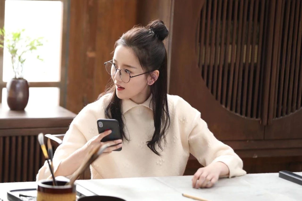 原创张馨月一年后终于换下创造101的置顶