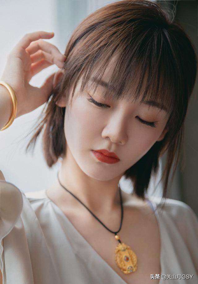 苗苗短发造型写真,清新浪漫,多了几分知性美