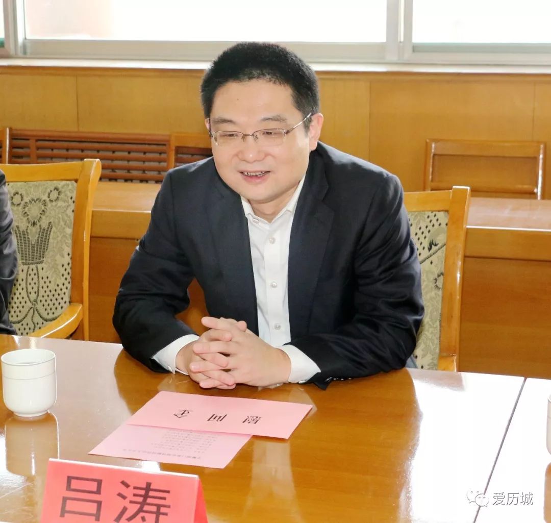 区领导走访慰问公安民警,交警,环卫工人