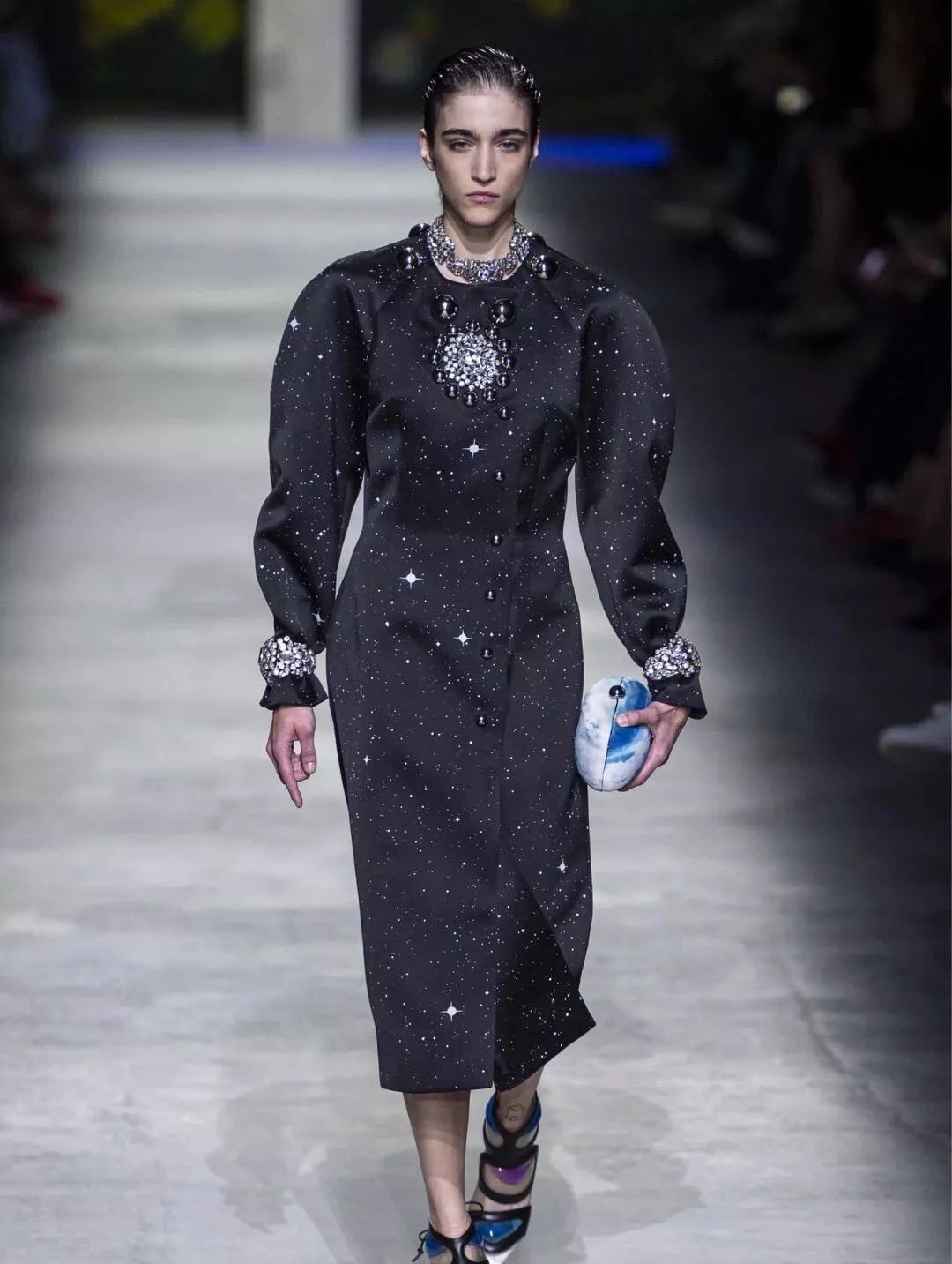 有趣的廓形造型丨2020-2021服装设计流行趋势_处理