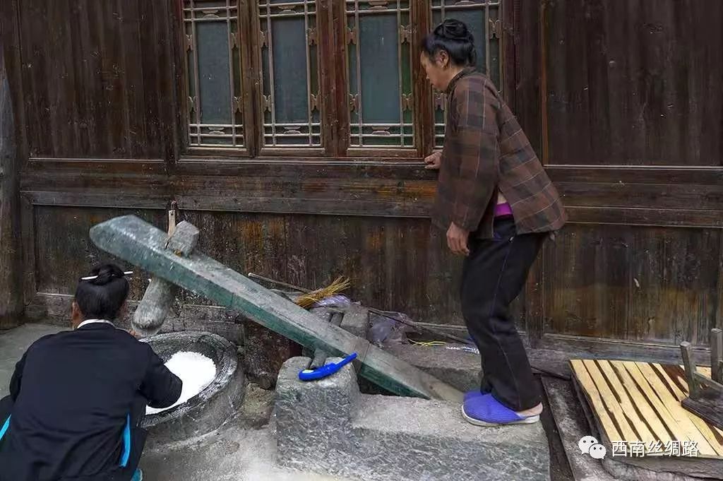 有冬舂米开春吃,"家有余粮,心中不慌"的吃隔年粮的意义.