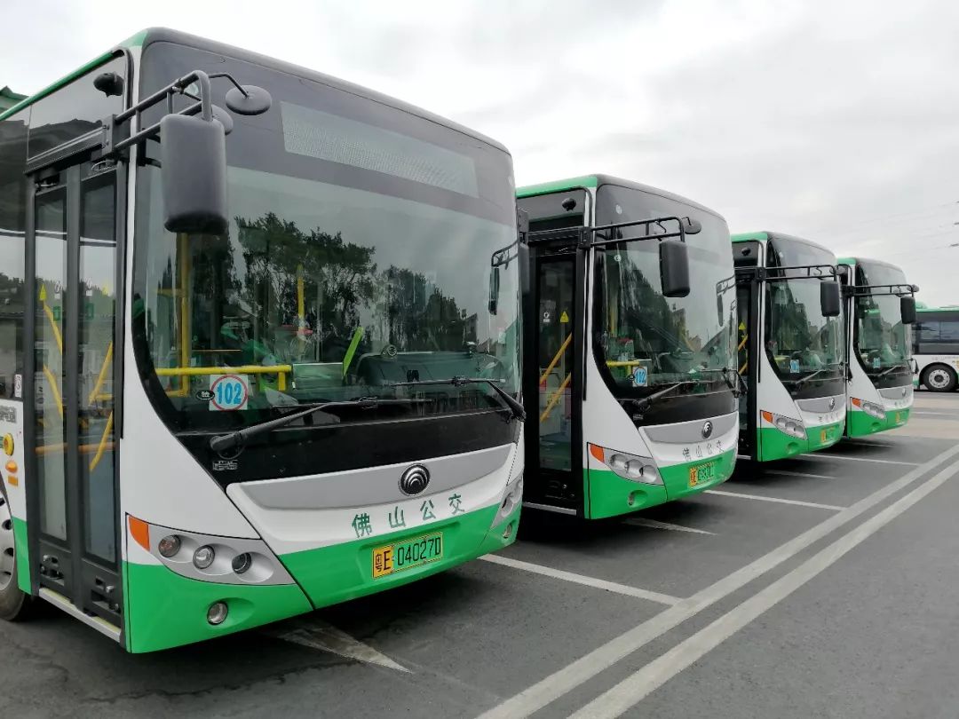 新年新气象佛山粤运公交102路线再换新装