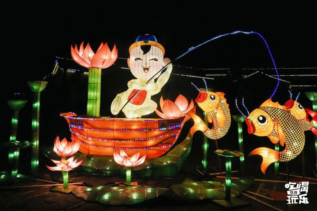 逛灯展看马戏赏焰火,长沙周边这座小镇邀你解锁过年新姿势