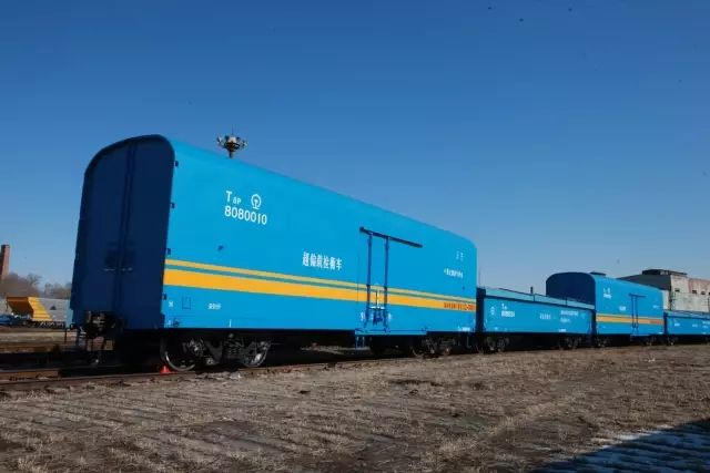 中车齐齐哈尔t8系检衡用特种货车获"准生证"近日国家铁路局官网公布了