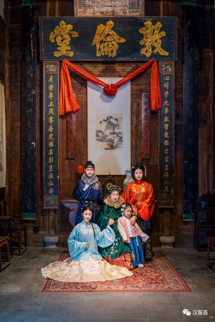 汉服全家福 | 家的召唤,总有那么一个人在盼着你回来