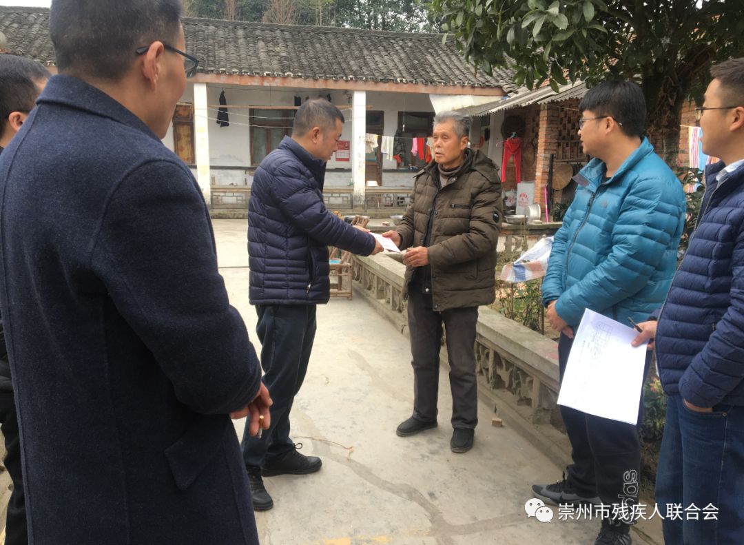 1月21日,2020年春节来临之际,崇州市残联党组书记,理事长任恩志,党组