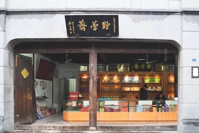 地址:南东大街28号野荸荠这里的湖笔都是手工制作的,本地的书法先生全