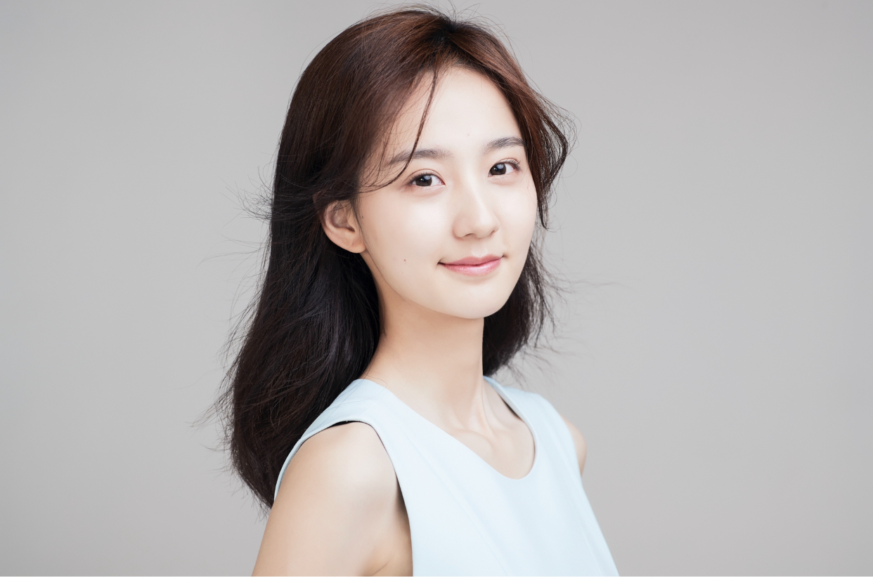 许晓诺一袭青衣仙气四溢甜美可人清新写真