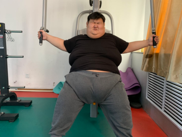 430斤彭佳因肥胖导致生活障碍被长春康达医院及时救助