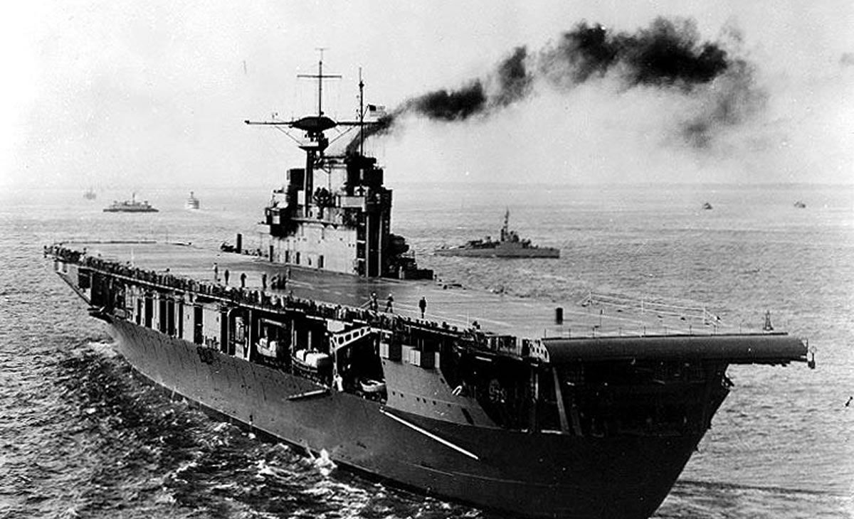 根据太平洋舰队司令切斯特·尼米兹海军上将的命令,大黄蜂在港口停留