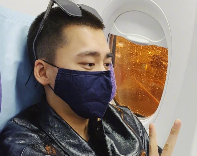 李易峰近照曝光眼袋松弛明显32岁素颜状态太过真实