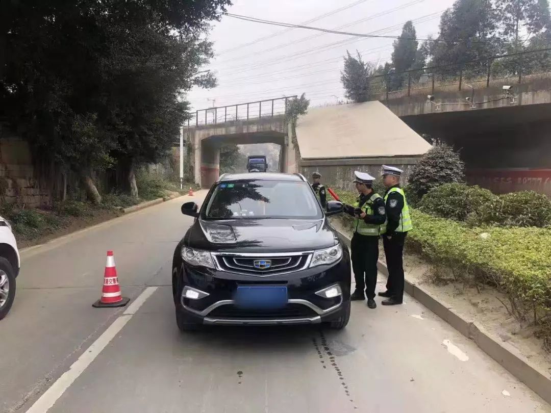 泉港交警大队开展春运期间夜查统一行动,王某酒后驾驶超标电动车在山