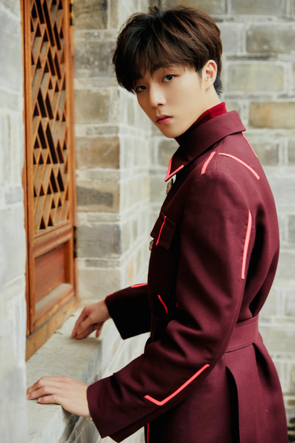 农农东西南北贺新春造型大片公开仪表堂堂的儒雅少年今晚与你共贺新春