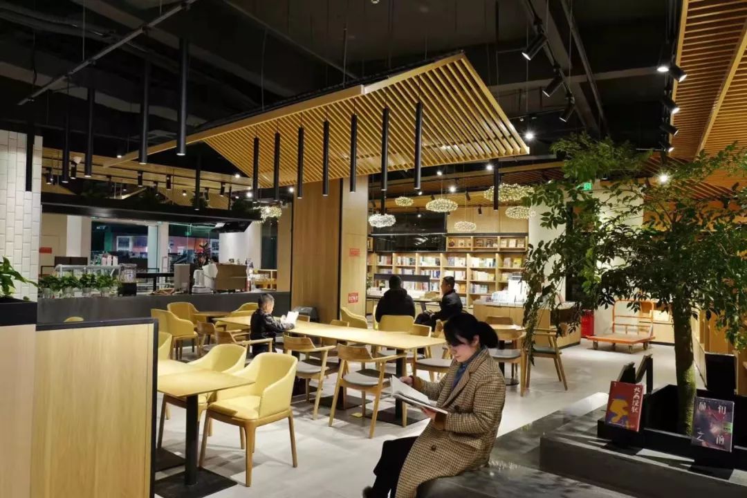 开发区入驻首家新华书店新华书店阅自在她来了