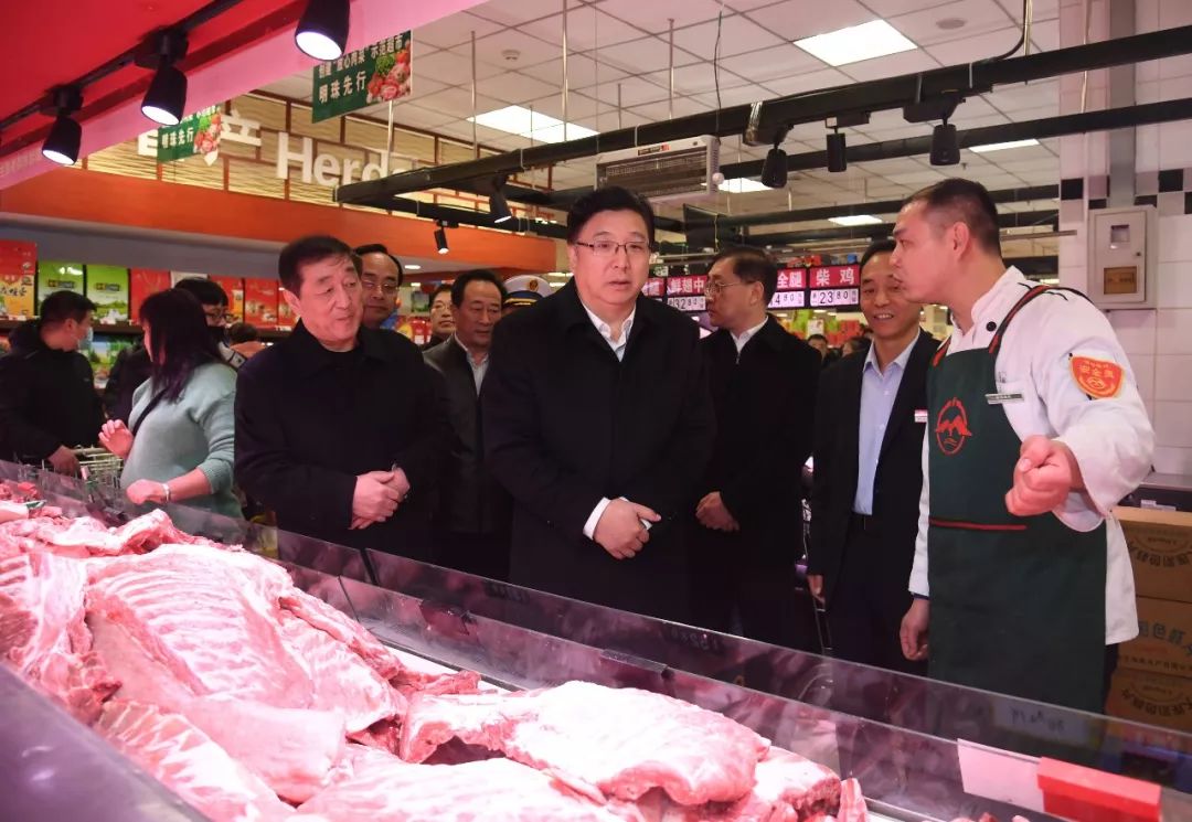 市委书记冯韶慧先后来到新华路明珠超市总店,中石化廊坊公司油库,就