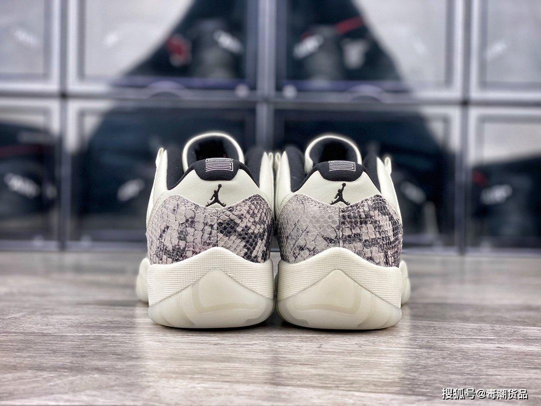 白蛇纹太迷人搞得女孩子都爱穿乔11代aj11白蛇纹气垫碳板